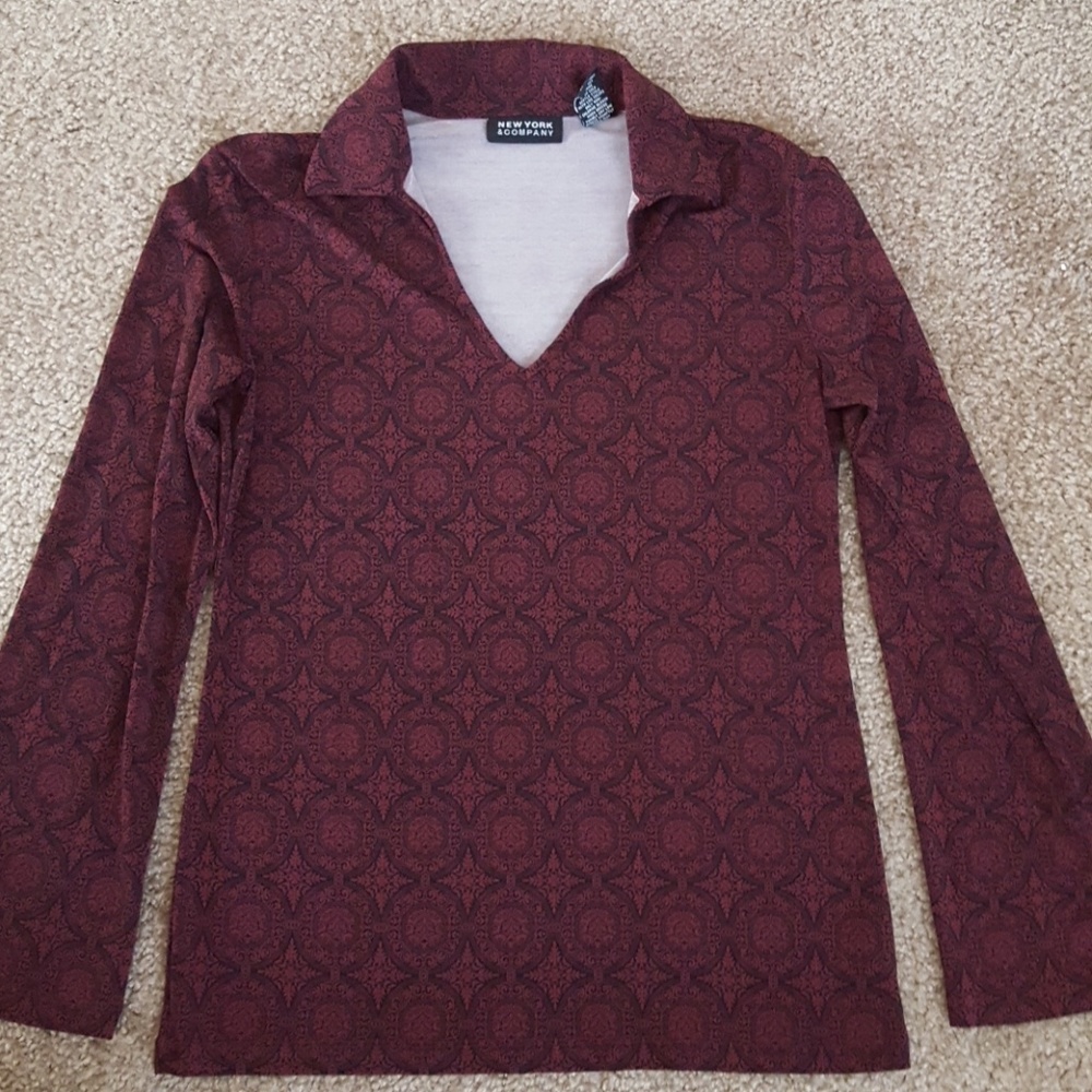 Lightweight New York and Company long sleeve vneck